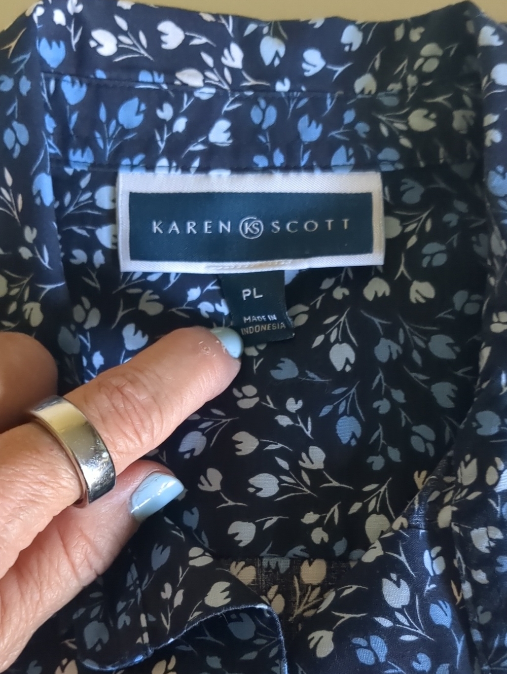Karen Scott Navy and White Floral Button-Down Top petite large